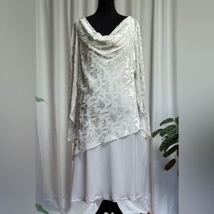Mother/Grandmother of the bride/groom Dress. Two piece size 16. Platinum color.